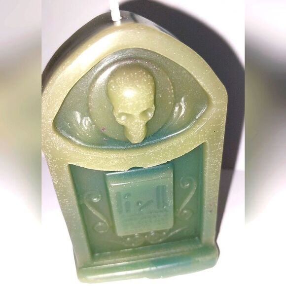 Hand crafted limited edition tombstone candle from our spooky candle collection - Picture 3 of 4
